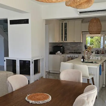 Seafront Villa, Pool Kids Pool, Walkway וילה לאפיטוס