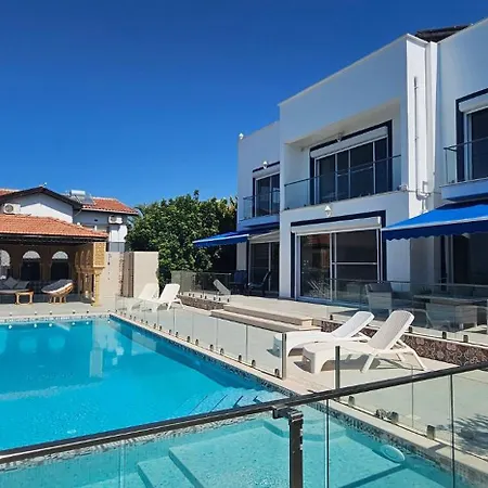 Seafront Villa, Pool Kids Pool, Walkway