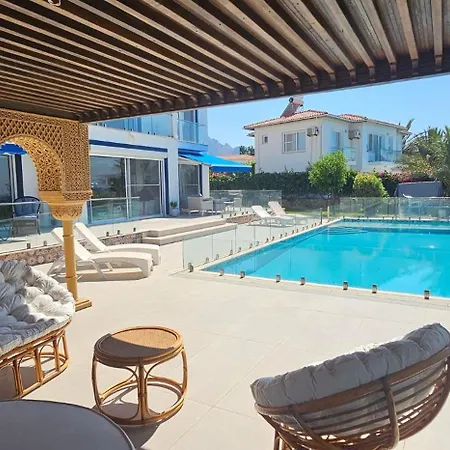 וילה Seafront Villa, Pool Kids Pool, Walkway לאפיטוס