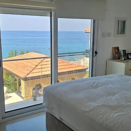 וילה Seafront Villa, Pool Kids Pool, Walkway *