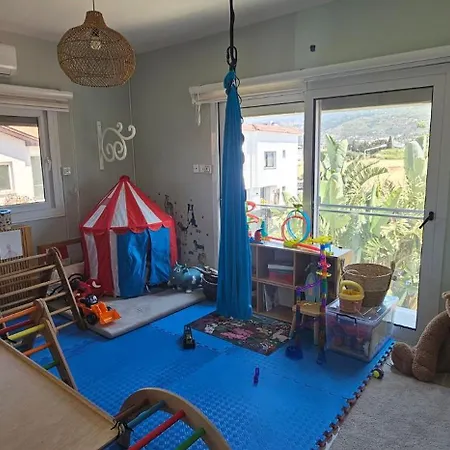 Seafront Villa, Pool Kids Pool, Walkway וילה *