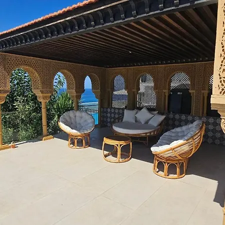 Seafront Villa, Pool Kids Pool, Walkway וילה *