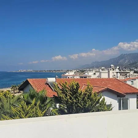 Seafront Villa, Pool Kids Pool, Walkway וילה
